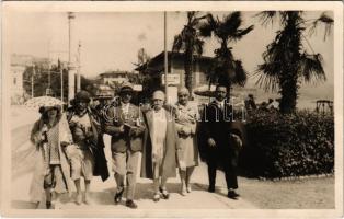 1929 Abbazia, Opatija; nyaralók séta közben / vacationing people. photo (fl)