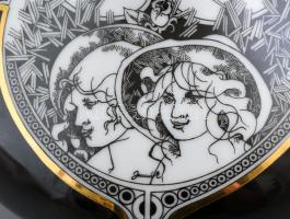 Hollóházi Jurcsák László által tervezett váza. Matricás. jelzett, hibátlan m: 15 cm