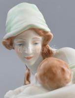 Herendi gyermekét szoptató anya. Kézzel festett, jelzett, hibátlan, m: 19,5 cm