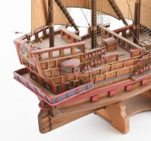 A "Santa Maria" Horváth Jenő egyedi építésű, nagy méretű hajómodellje Kolombusz Kristóf ve...