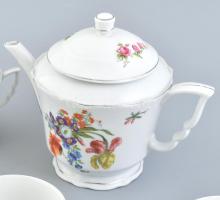Zsolnay virágmintás, 6 személyes teáskészlet, jelzett, kopásokkal. A képhez képest egy csésze hiánny...