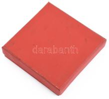 25. MOM Kupa emlékére 1987 szept 19-20. Hollóházi porcelán emlékplakett, eredeti dobozában 
Prov.: ...