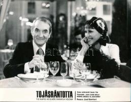 cca 1976 ,,Tojásrántotta - tíz napig az elnök barátja voltam című francia film egy jelenete, 1 db vintage produkciós filmfotó ezüst zselatinos fotópapíron, a használatból eredő (esetleges) kisebb hibákkal, 18x24 cm