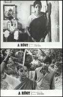 cca 1974 ,,A rügy című indiai film két jelenete, 2 db vintage produkciós filmfotó ezüst zselatinos fotópapíron, a használatból eredő (esetleges) kisebb hibákkal, 18x24 cm