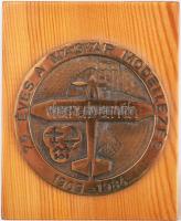 Repülőmodellezés - 75 éves a magyar modellezés 1909-1984. Réz emlékplakett (fára ragasztva), a hozzá...