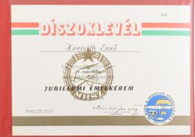 Repülőmodellezés - 75 éves a magyar modellezés 1909-1984. Réz emlékplakett (fára ragasztva), a hozzá...