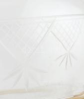 Antik keksztartó, üveg, alpakka, jelzés nélkül, üvegen csiszolt mintával, kopásokkal, tartón, m: 16,...