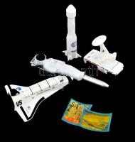 Space set, 6 darabos űrhajózással kapcsolatos gyűjtemény, közte matchbox, űrsikló, űrrakéta, toll, leírás, fém, műanyag, papír, szép állapotban