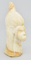 Afrikai faragás stílusú női fej, műgyanta, jelzés nélkül, szép állapotban, m: 19 cm