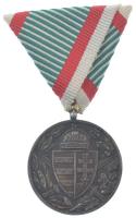 1929. Magyar Háborús Emlékérem kardokkal, sisakkal ezüstözött hadifém kitüntetés modern mellszalaggal, peremen fémjellel T:AU / Hungary 1929. Hungarian Commemorative War Medal with swords and a helmet silver plated war metal decoration with modern ribbon, with hallmark on the edge C:AU NMK 418.