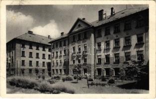 1939 Veszprém, Jutas; Kinizsi Pál Honvéd csapat altisztképző iskola, főépület utcai része. Vitéz Mészáros István kiadása (EB)