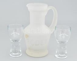 Retro savmaratott betűmintás üvegkancsó, 2 darab retro Unicum pohárral, hibátlan, m: 11 és 18,5 cm