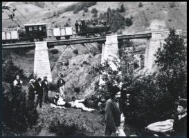 cca 1880 Klösz György (1844-1913) felvétele a somoskői viaduktról, rajta egy vasúti szerelvény, 1 db modern nagyítás, 15x21 cm