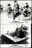 cca 1975 Steven Spielberg ,,A cápa" című amerikai kalandfilmjének jelenetei, 8 db vintage produ...