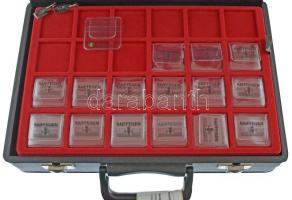 Érmetartó bőrönd, 6db (3db 4x6-os, 3db 8x5-ös osztású) tálcával, kulccsal