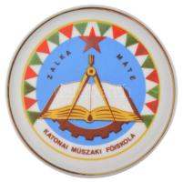 ~1970. &quot;Zalka Máté Katonai Műszaki Főiskola&quot; porcelán plakett &quot;Hollóháza Hungary&quot; gyártói jelzéssel, eredeti dobozban T:UNC