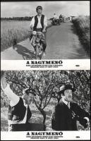 cca 1968 ,,A nagymenő című francia - olasz filmvígjáték jelenetei és szereplői (köztük Bourvil és Robert Hirsch), 16 db vintage produkciós filmfotó ezüst zselatinos fotópapíron, a használatból eredő (esetleges) kisebb hibákkal, 18x24 cm