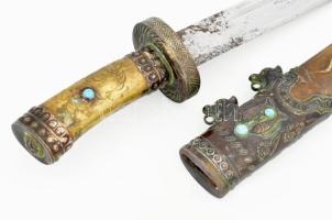 Dísztőr, berakásokkal díszítve, kopásokkal, h: 44 cm