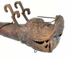 Dísz sárkányfejes kürt replika, réz, jelzés nélkül, h: 52 cm