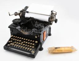 Royal írógép, cca 1940. Magyar billentyűzet, működő, jó állapotban