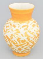 Német retro design váza, jelzés nélkül, sárga-fehér színvilággal, m: 28 cm