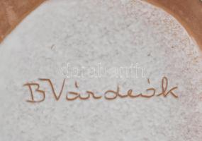 B. Várdeák Ildikó (1929-2013): Váza, jelzéssel, hajszálrepedéssel, m: 20 cm