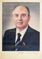 1987 Mihail Gorbacsov, az SZKP utolsó főtitkára, plakát, alján orosz nyelvű felirattal, feltekerve, sarkain kissé sérült, kissé foltos, 67x49 cm