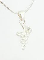 Ezüst(Ag) kígyó nyaklánc szőlőfürt medállal, jelzett, h: 45-50 cm, 2,8×1,2 cm, nettó: 9,3 g