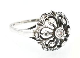 Ezüst(Ag) köves virágmintás gyűrű, jelzett, méret: 62, bruttó: 3,4 g