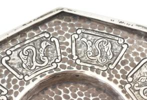 Ezüst(Ag) állatöves mintás ékszertartó tálka, jelzett, d: 6,8 cm, nettó: 29,4 g