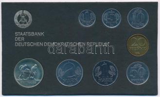 NDK 1984. 1pf-2M (7xklf) forgalmi sor + pénzverdei zseton plasztik tokban T:UNC GDR 1984. 1 Pfennig - 2 Mark (7xdiff) coin set + mint token in plastic case C:UNC