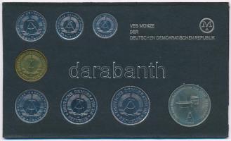 NDK 1984. 1pf-2M (7xklf) forgalmi sor + pénzverdei zseton plasztik tokban T:UNC
GDR 1984. 1 Pfennig...