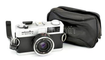 cca 1974 Minolta Hi-Matic G fényképezőgép, Rokkor 1:2.8 f=38 mm objektívvel, eredeti sérült tokjában, hátoldalán Átvizsgálva 1991.08.19. Rendőrség címkével, nincs kipróbálva