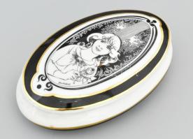 Jurcsák László által tervezett Hollóházi porcelán bonbonier, hibátlan, jelzett, 15x9cm