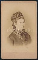 cca 1865 Női portré, keményhátú fotó Schmidt Vilmos székesfehérvári műterméből, 10,5×6,5 cm