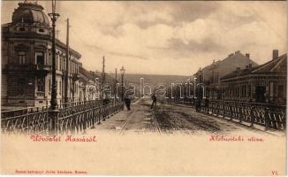 Kassa, Kosice; Klobusiczky utca, Urbán A. M. üzlete. Szent-Istványi Júlia kiadása / street view, shop (vágott / cut)