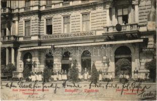 1915 Budapest V. Vigadó tér, Baár József Pilseni sörcsarnok, Thonet udvar, étterem, pincérek