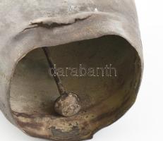 Antik nagy méretű bivalykolomp, eredeti nyelvvel, fém, sérüléssel, m: 31 cm