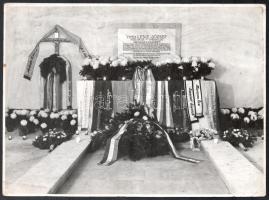 vitéz Lenz Oszkár (1922-1942) hősi halált halt katona temetése 5 db fotó Frisch Oszkár pecséttel jel...
