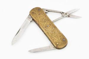 Gazdag díszítéssel réz bicska, kopásokkal, h: 5,5 cm