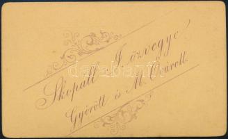 cca 1870 Huszártiszt portréja, keményhátú fotó, Skopáll J. Özvegye Győrött és M.Óvárott, 10x6 cm