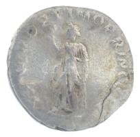 Római Birodalom / Róma / Traianus 103-111. Denarius Ag (2,77g) T:F Roman Empire / Rome / Trajan 103-...