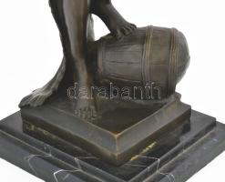 Ismeretlen szobrász: vadászó Diana / Artemis, patinázott öntött bronz, kissé sérült márvány talapzat...