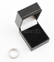 Bulgari jelzéssel. Orvosi fém gyűrű, kövekkel,. Dobozában