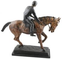 Ismeretlen szobrász: Ló és zsokéja, monumentális öntött bronz szobor talapzaton, szép állapotban, je...