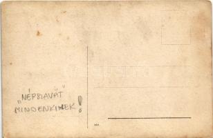 Csoportkép Népszava újsággal, reklám / Hungarian newspaper advertisement. photo (EK)