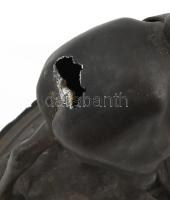 Fém lópár szobor, fa talapzaton, sérült, m: 22,5 cm