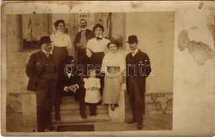 1911 Kolozsvár, Cluj; családi csoportkép / family group photo (fl)