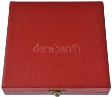 ~1970-1980. Halászbástyát ábrázoló bronz emlékérem sérólt tokban (120mm) T:AU