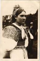 Trencsénteplic, Trencianske Teplice; Mladucha / Felvidéki népviselet / Upper Hungarian (Slovak) folklore, traditional costumes. Foto Tatra (kis szakadás / small tear)